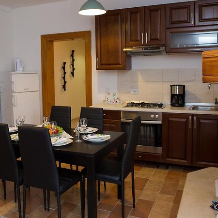Apartman Girasol Pula Apartment Ngoại thất bức ảnh