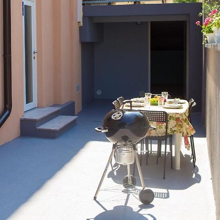 Apartman Girasol Pula Apartment Ngoại thất bức ảnh