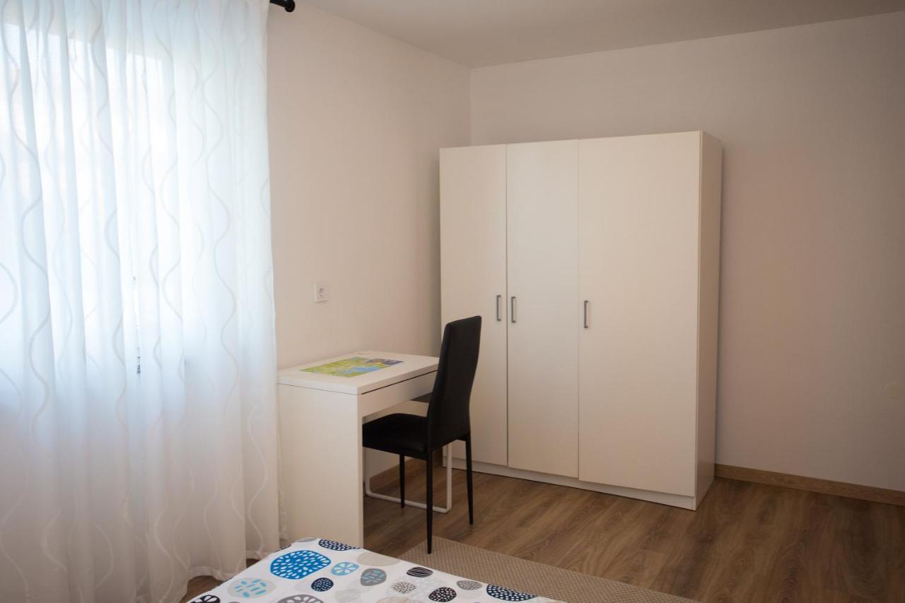 Apartman Girasol Pula Apartment Ngoại thất bức ảnh
