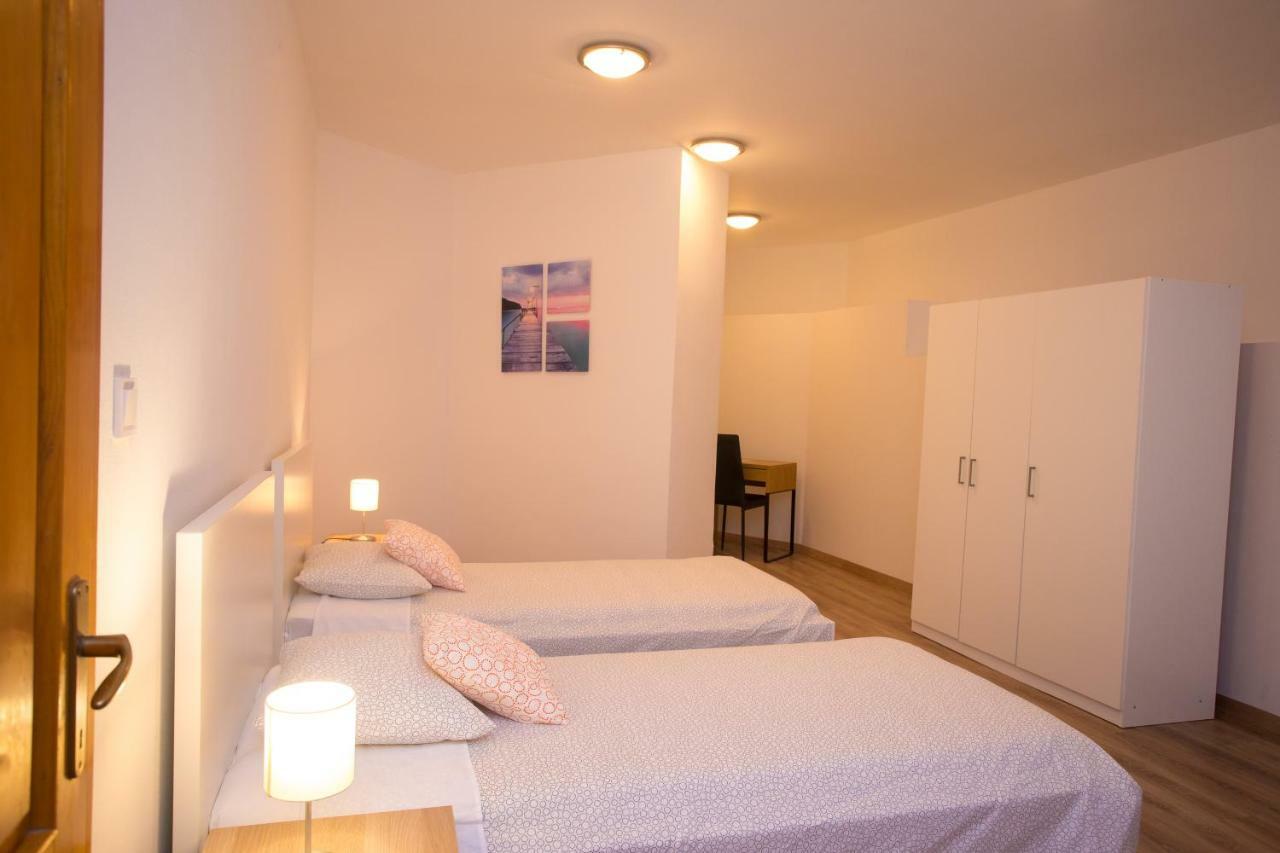 Apartman Girasol Pula Apartment Ngoại thất bức ảnh