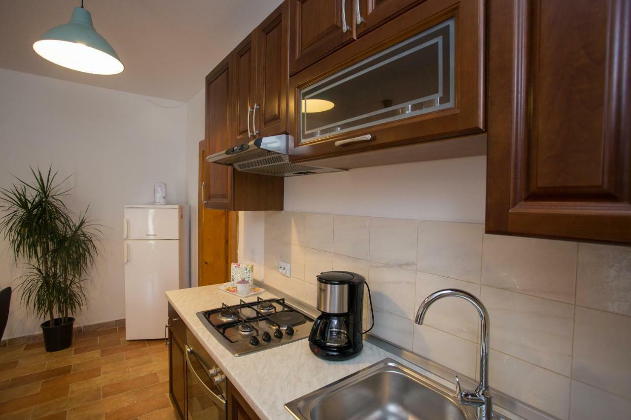 Apartman Girasol Pula Apartment Ngoại thất bức ảnh