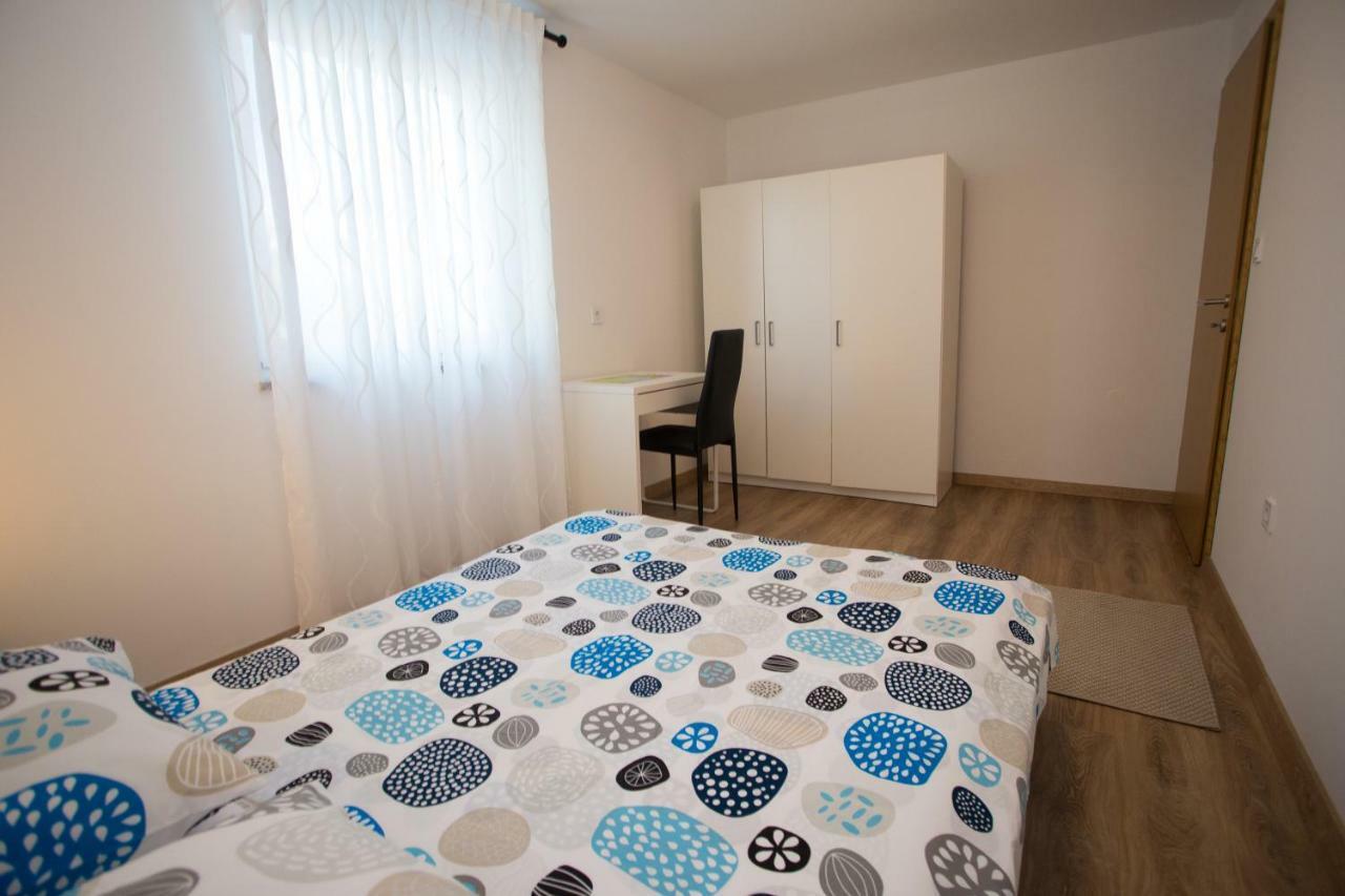 Apartman Girasol Pula Apartment Ngoại thất bức ảnh
