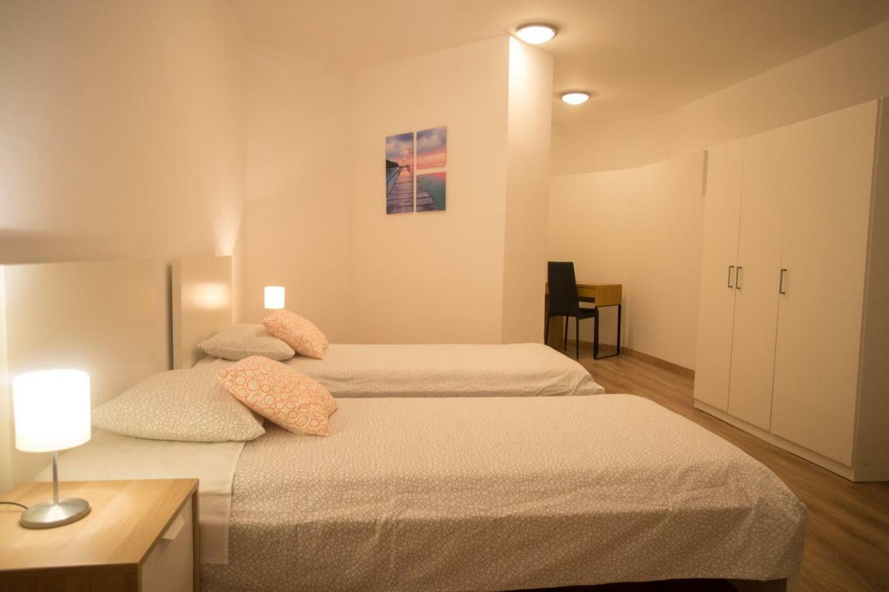 Apartman Girasol Pula Apartment Ngoại thất bức ảnh