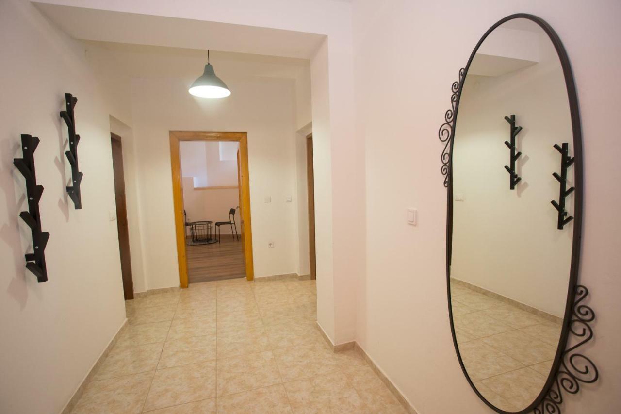 Apartman Girasol Pula Apartment Ngoại thất bức ảnh