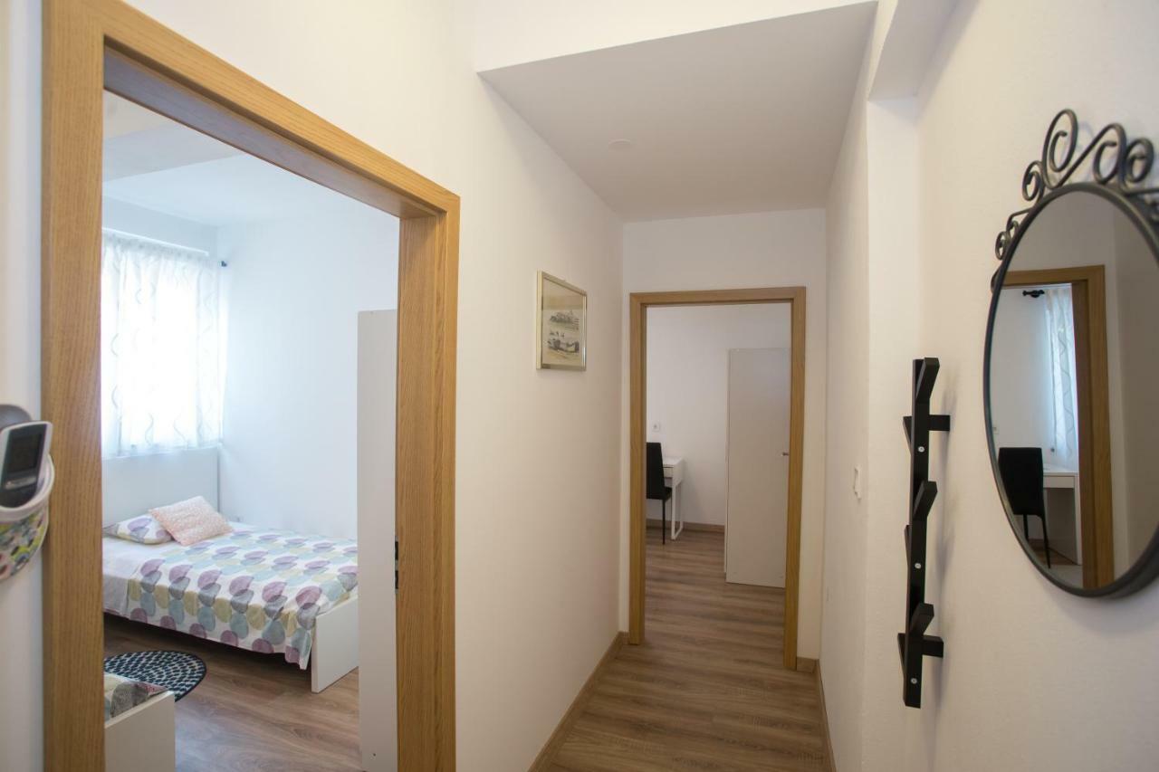 Apartman Girasol Pula Apartment Ngoại thất bức ảnh