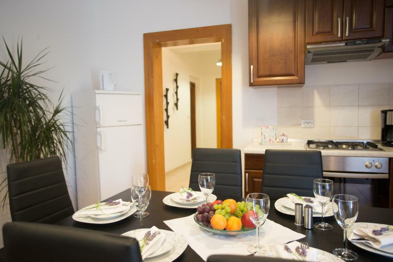 Apartman Girasol Pula Apartment Ngoại thất bức ảnh