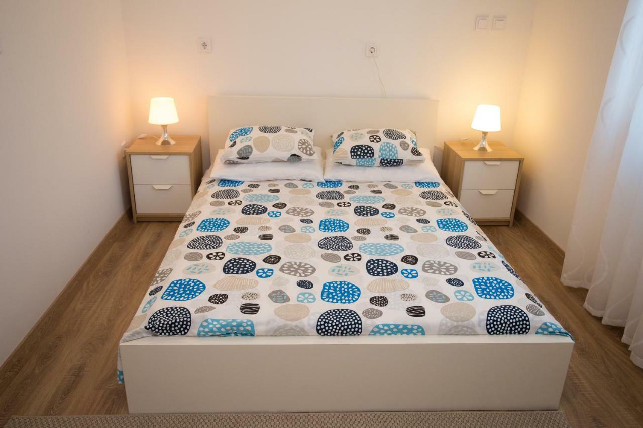 Apartman Girasol Pula Apartment Ngoại thất bức ảnh