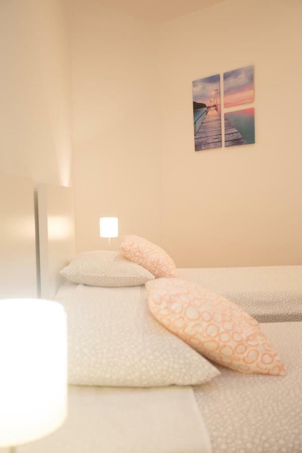 Apartman Girasol Pula Apartment Ngoại thất bức ảnh
