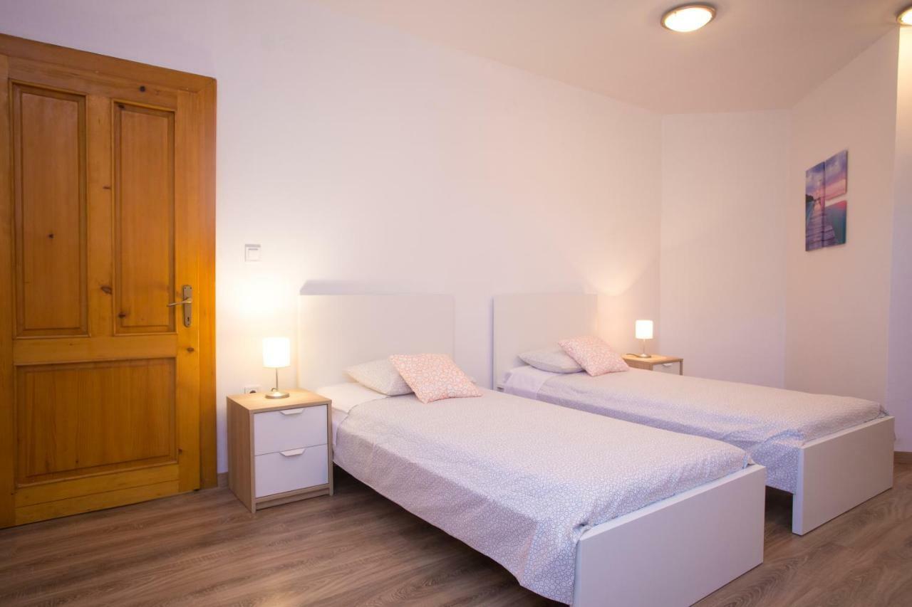 Apartman Girasol Pula Apartment Ngoại thất bức ảnh